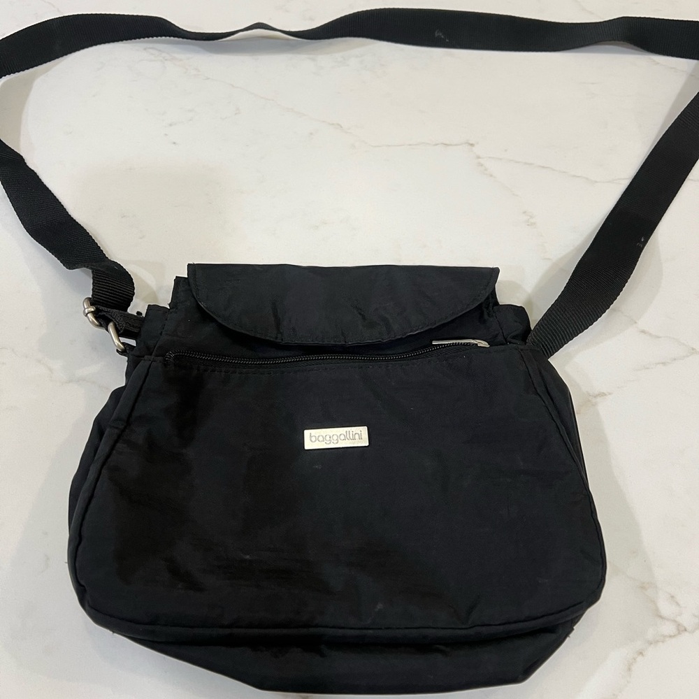 Baggallini Black Shoulder Bag Adjustable Strap Zipper Accents Pockets - Picture 4 of 6
